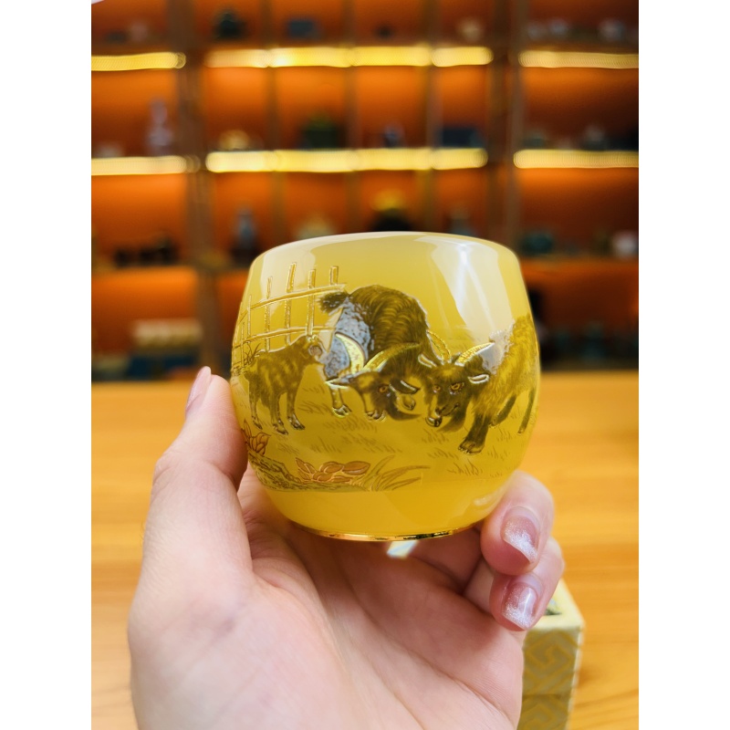 正品《三羊开泰》琥珀黄琉璃主人杯夜光杯/容量70毫升/配礼品袋