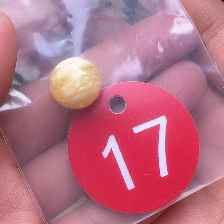 蜜蜡裸石未镶嵌不****?