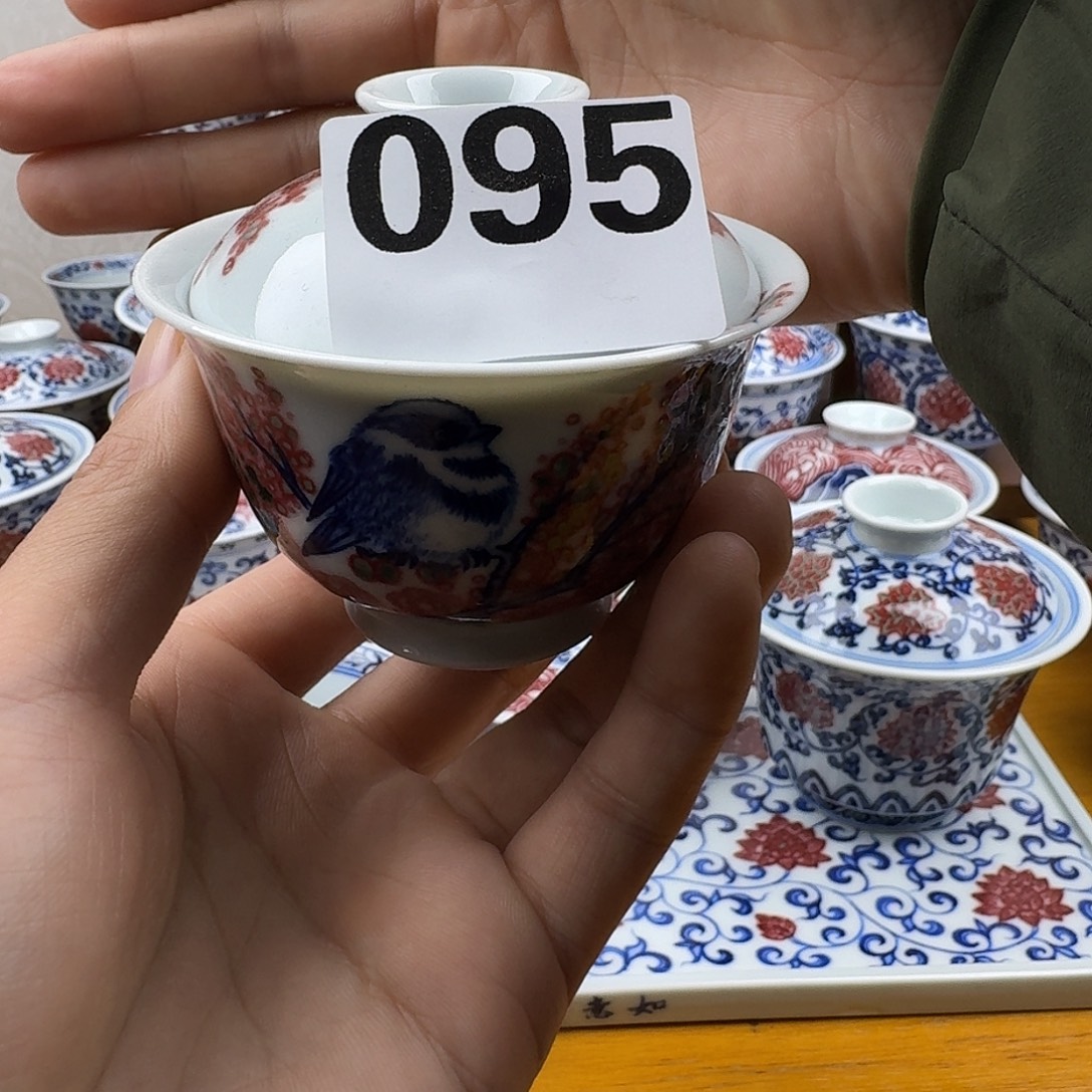 恭***玛当代青花釉里红盖碗