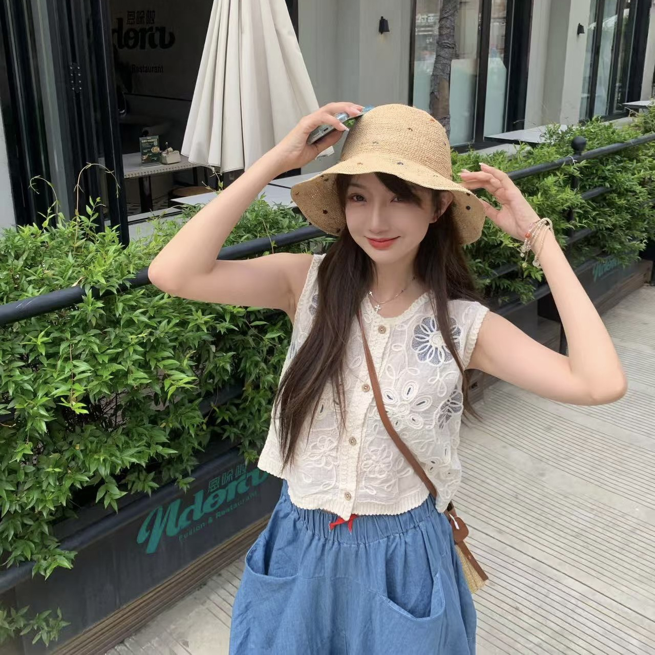 毛小兔夏季气质复古立体花纹刺绣短款排扣无袖上衣女