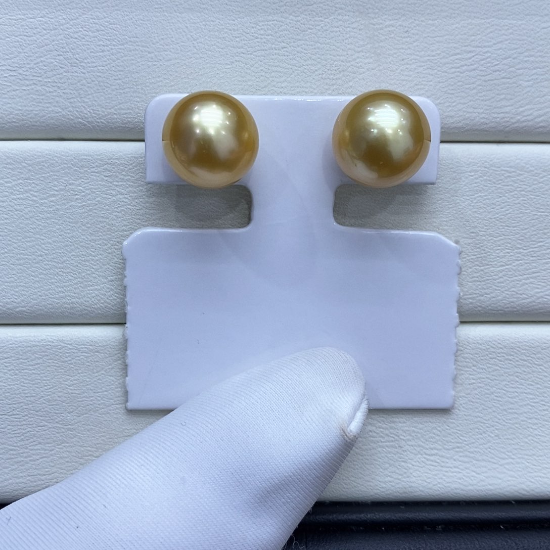 海水珍珠耳饰18K金镶嵌10到11点位