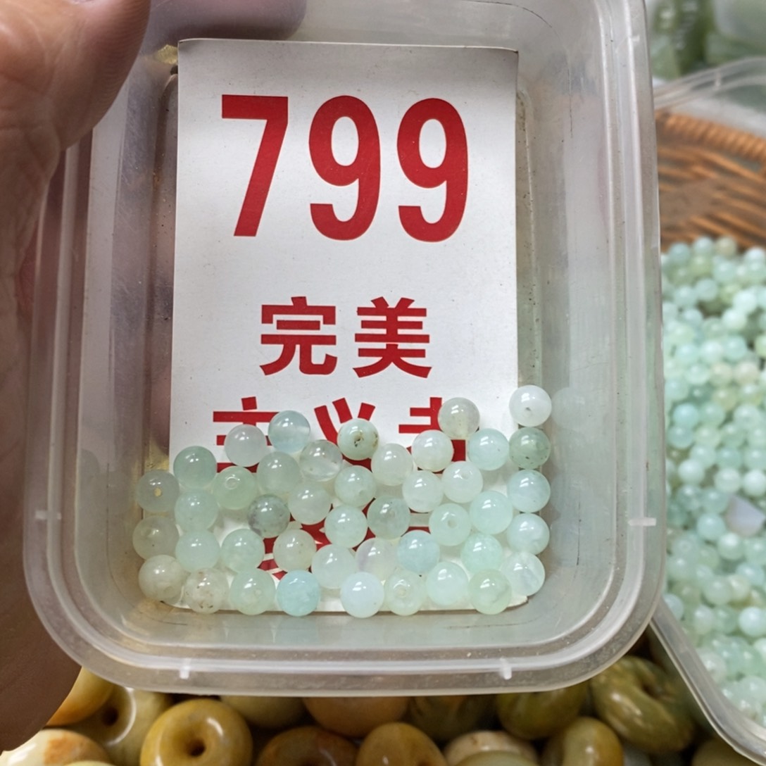 蛇纹石玉挂坠未镶嵌