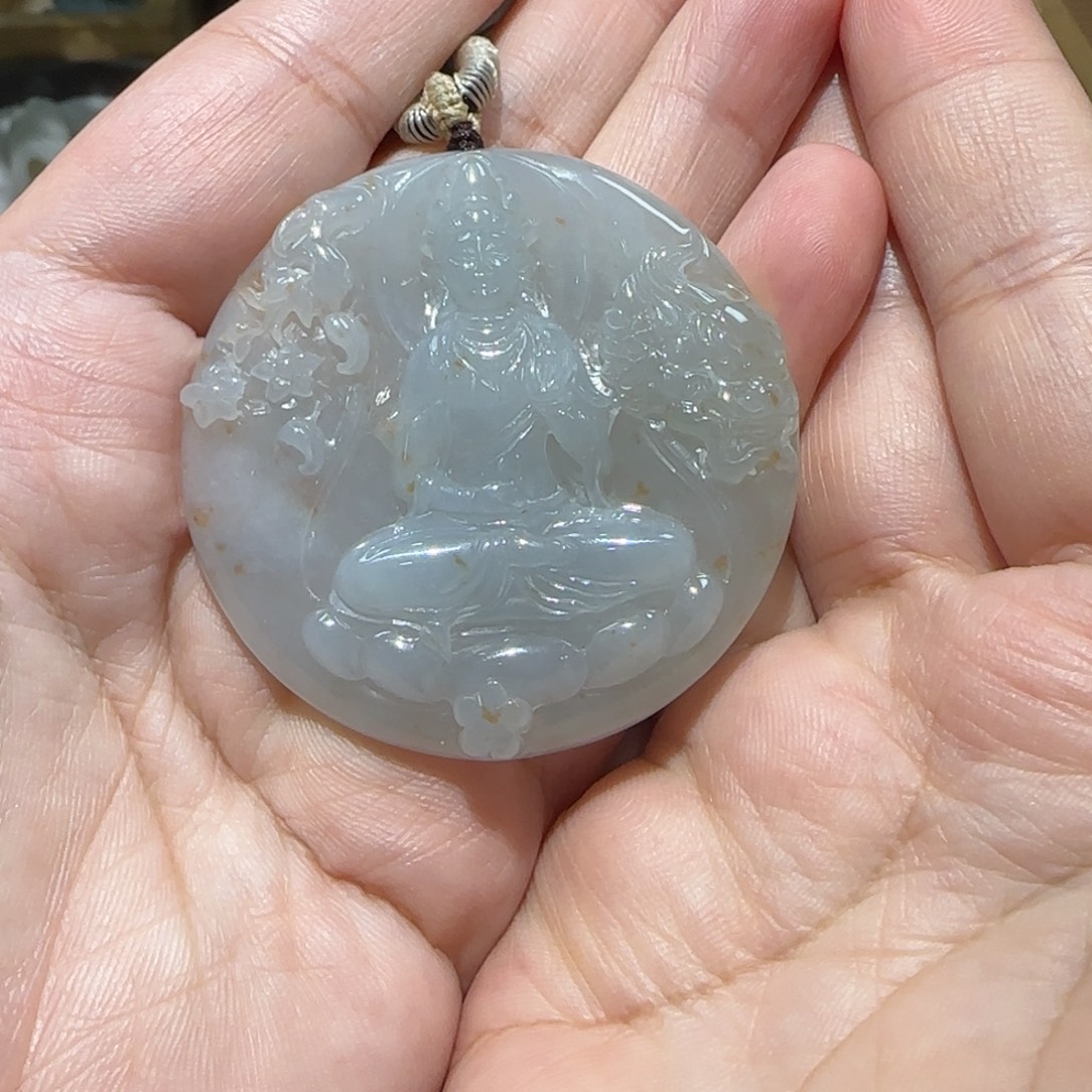 颈饰未镶嵌翡翠。。