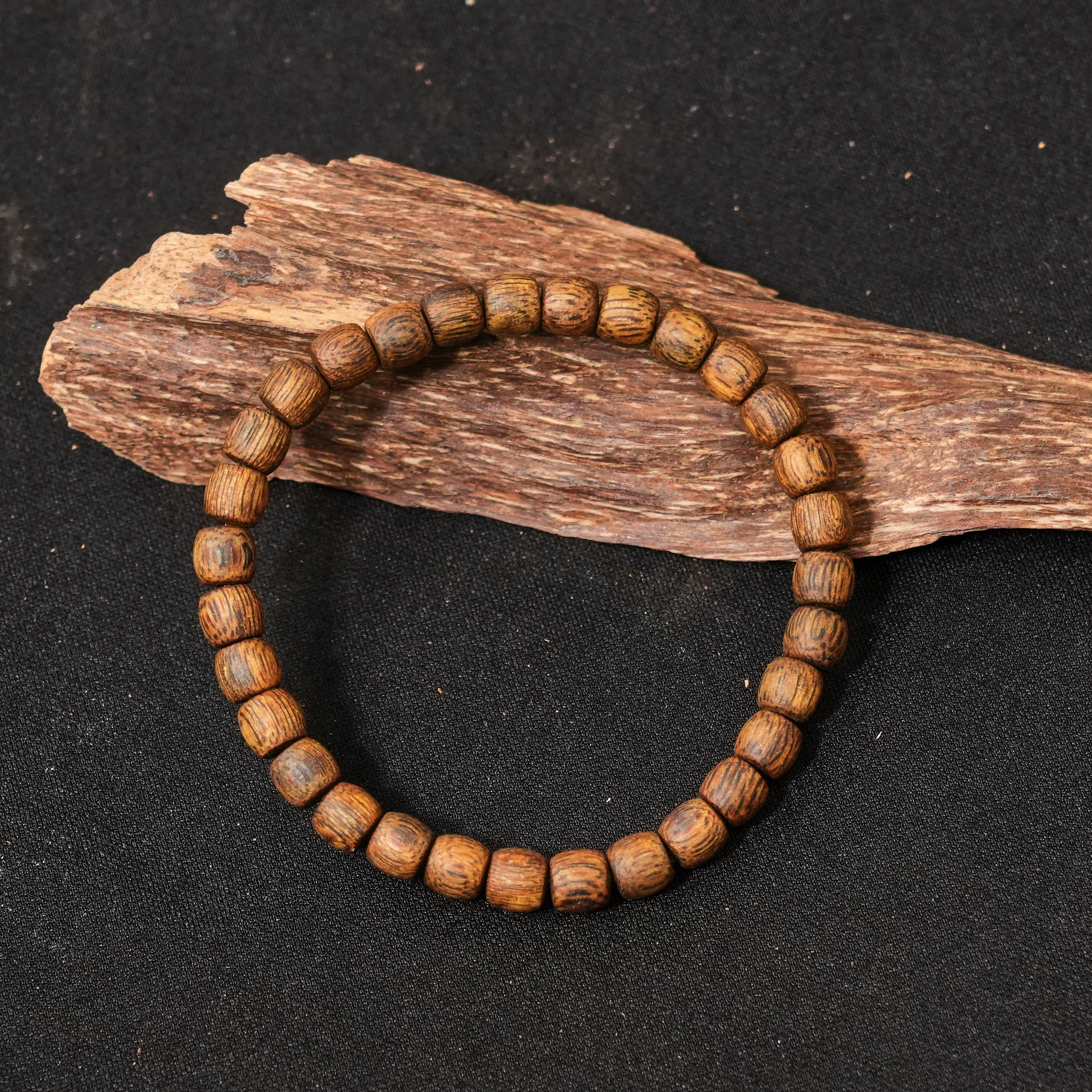 沉香海南乌身老料 0.6直丝鼓珠单圈发一条（赠养香料一份）