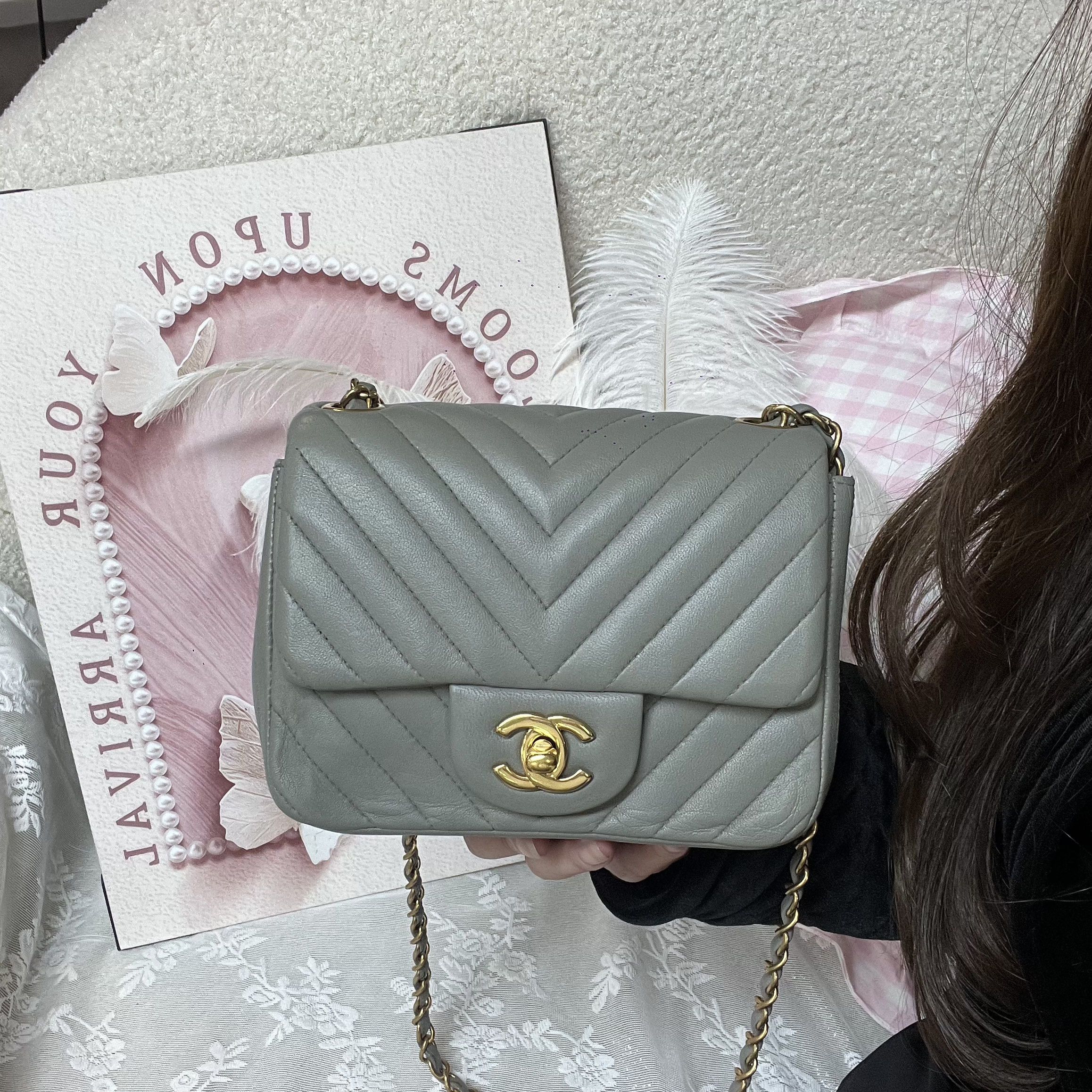 95新 Chanel/香奈儿 chanel灰色v纹方胖子斜挎包