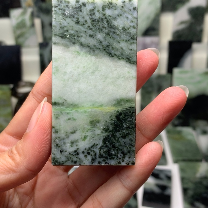 独山玉颈饰未镶嵌