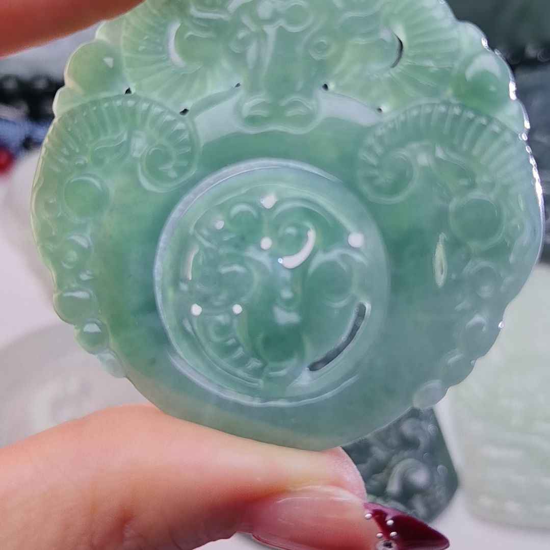 翡翠颈饰未镶嵌天然的A货翡翠多样性发货