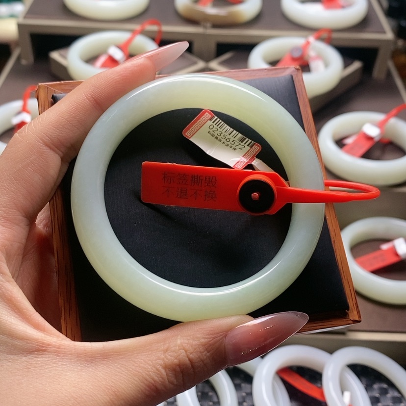 【闪购商品】和田玉手镯未镶嵌