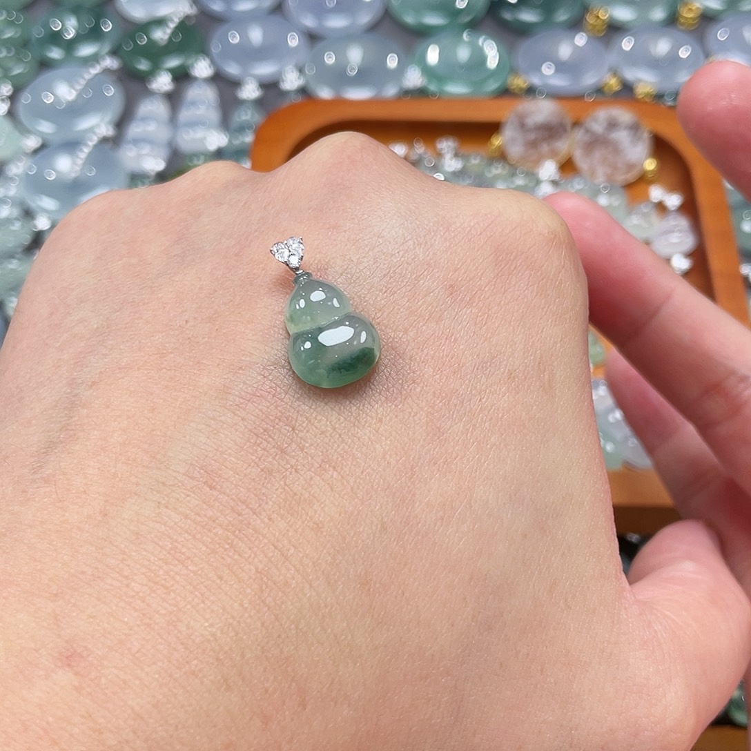 翡翠18K金镶嵌颈饰