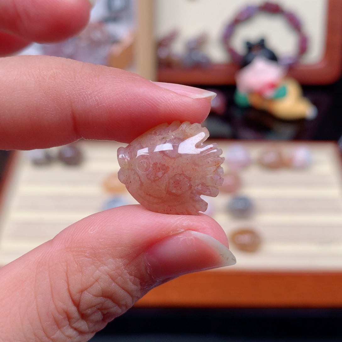 未镶嵌颈饰硅化玉