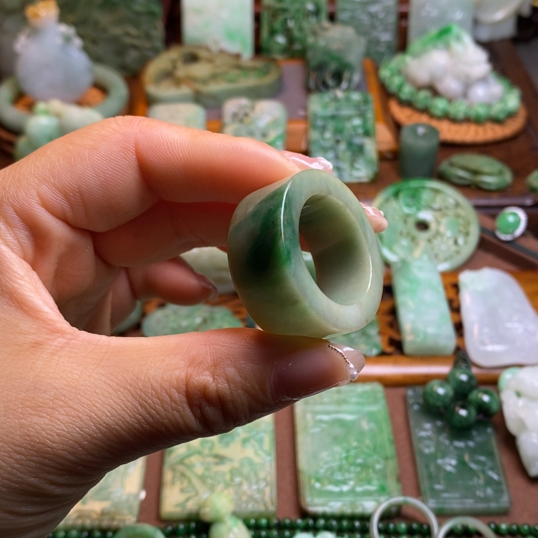 翡翠挂件未镶嵌太*