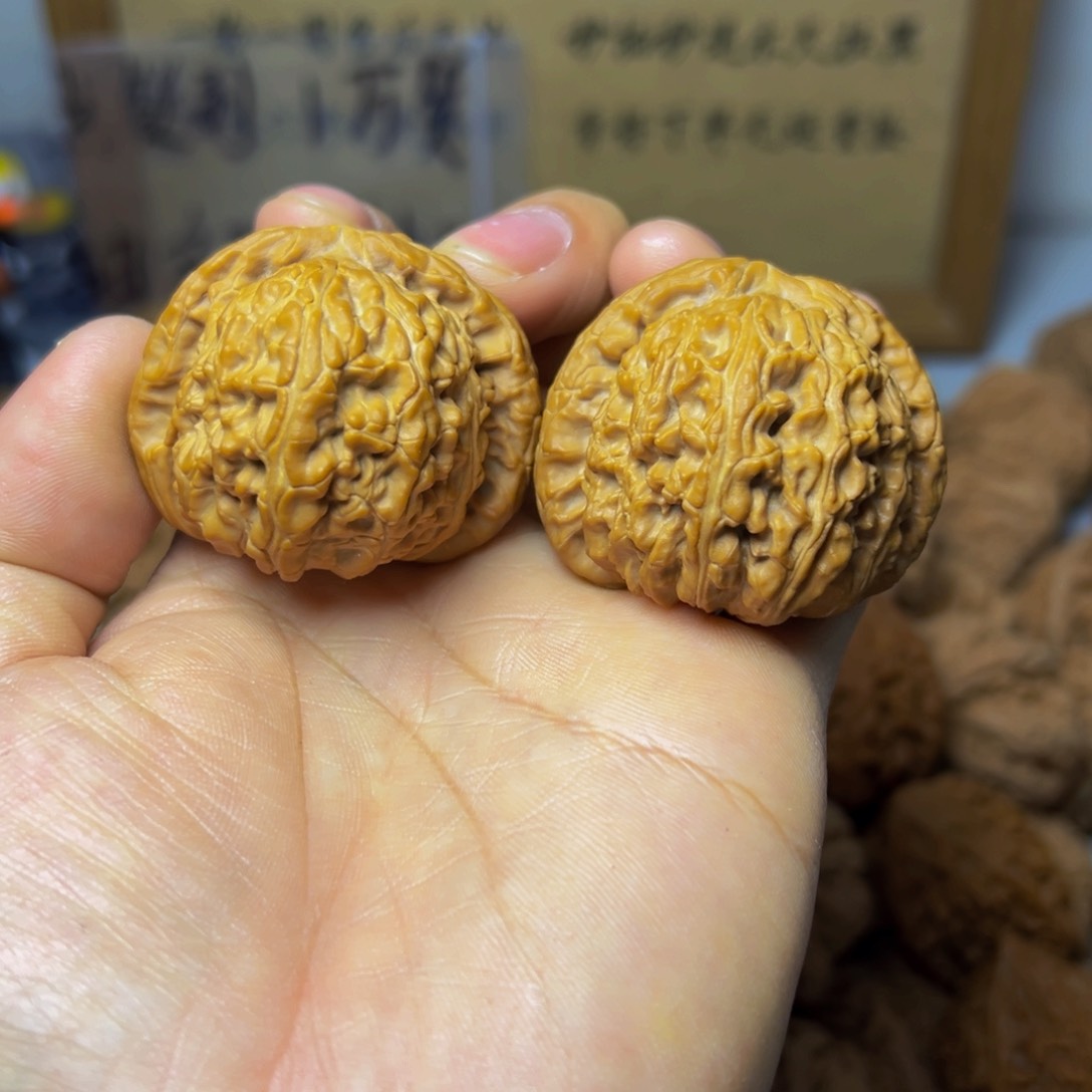 文玩核桃手把件45尺闷白