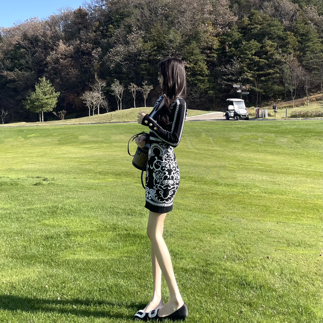 长袖印花气质小众设计感提花连衣裙显瘦时尚中长款修身收腰针织