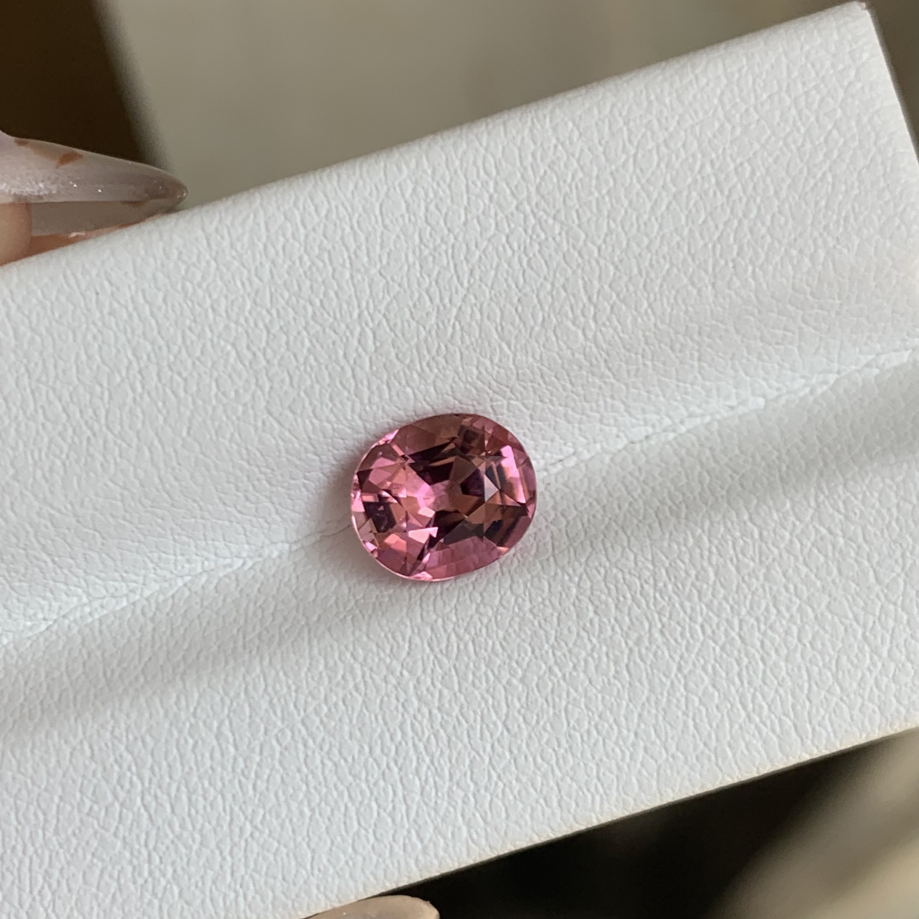 天然彩宝阿富汗粉碧玺裸石 椭圆7.1x8.3重1.815ct全净体满火彩