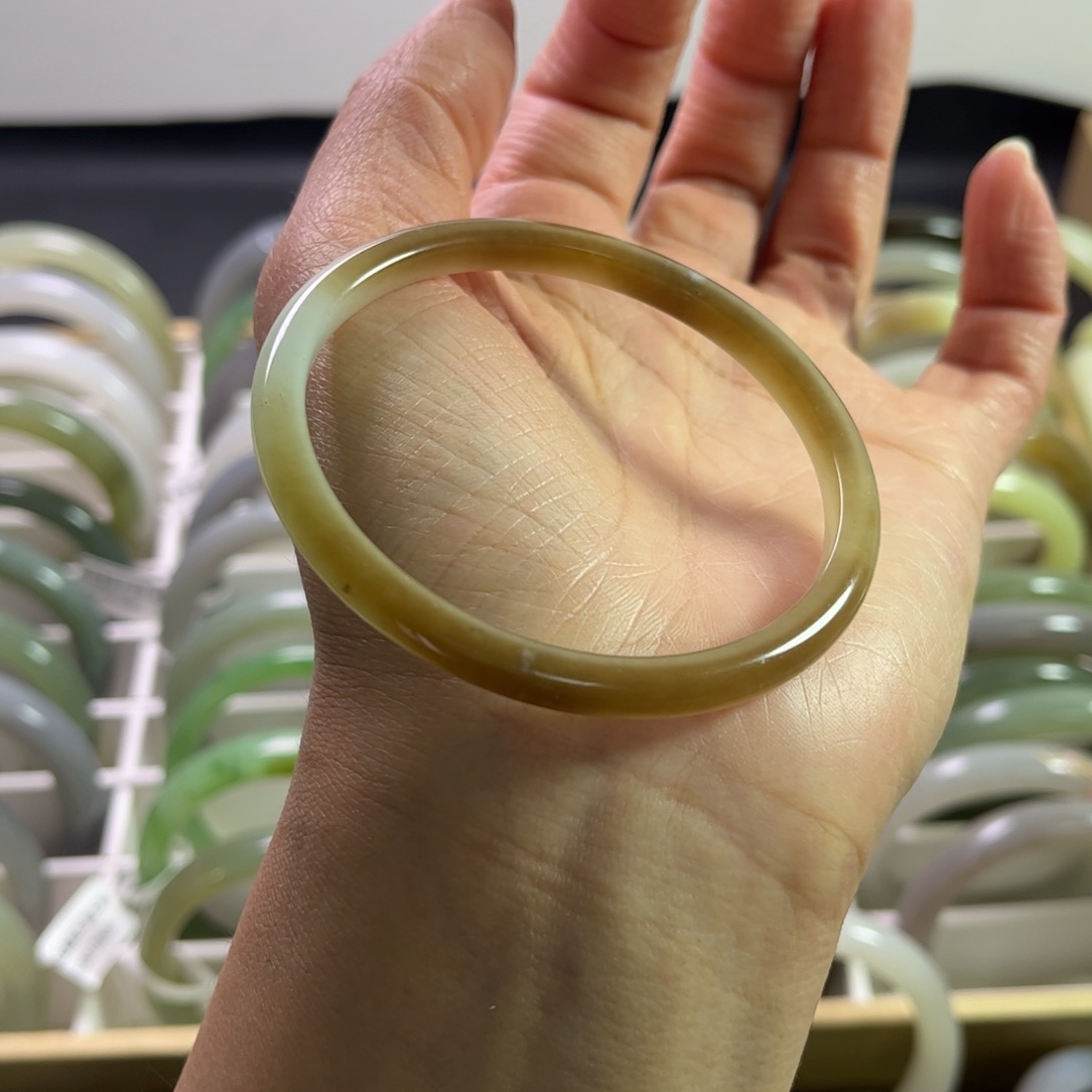 和田玉手镯57.5圈未镶嵌