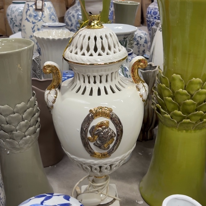 微瑕青花瓷器值得购买