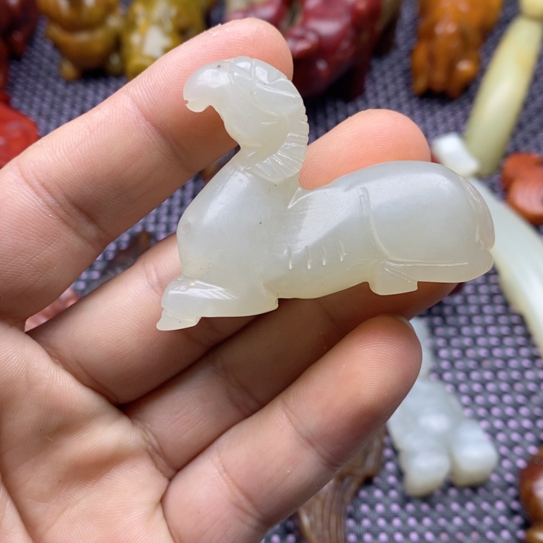 蛇纹石玉颈饰未镶嵌