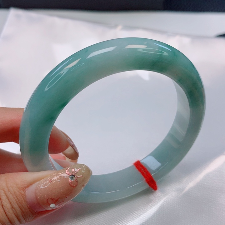 翡翠手镯未镶嵌54圈