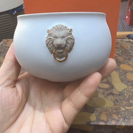 主人杯一个，瓷。。。品茗