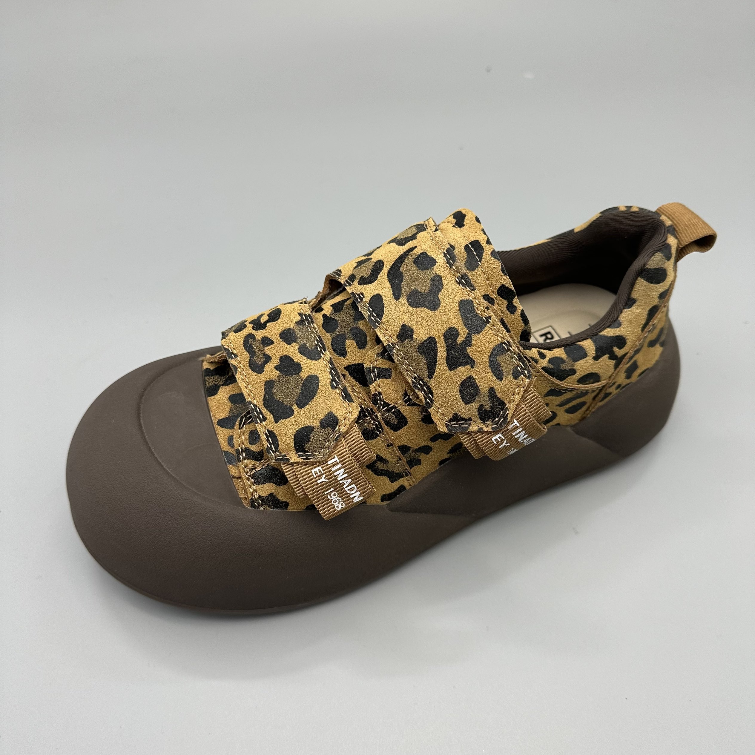 女通用极简风冬季防水板鞋平底女鞋厚底休闲鞋