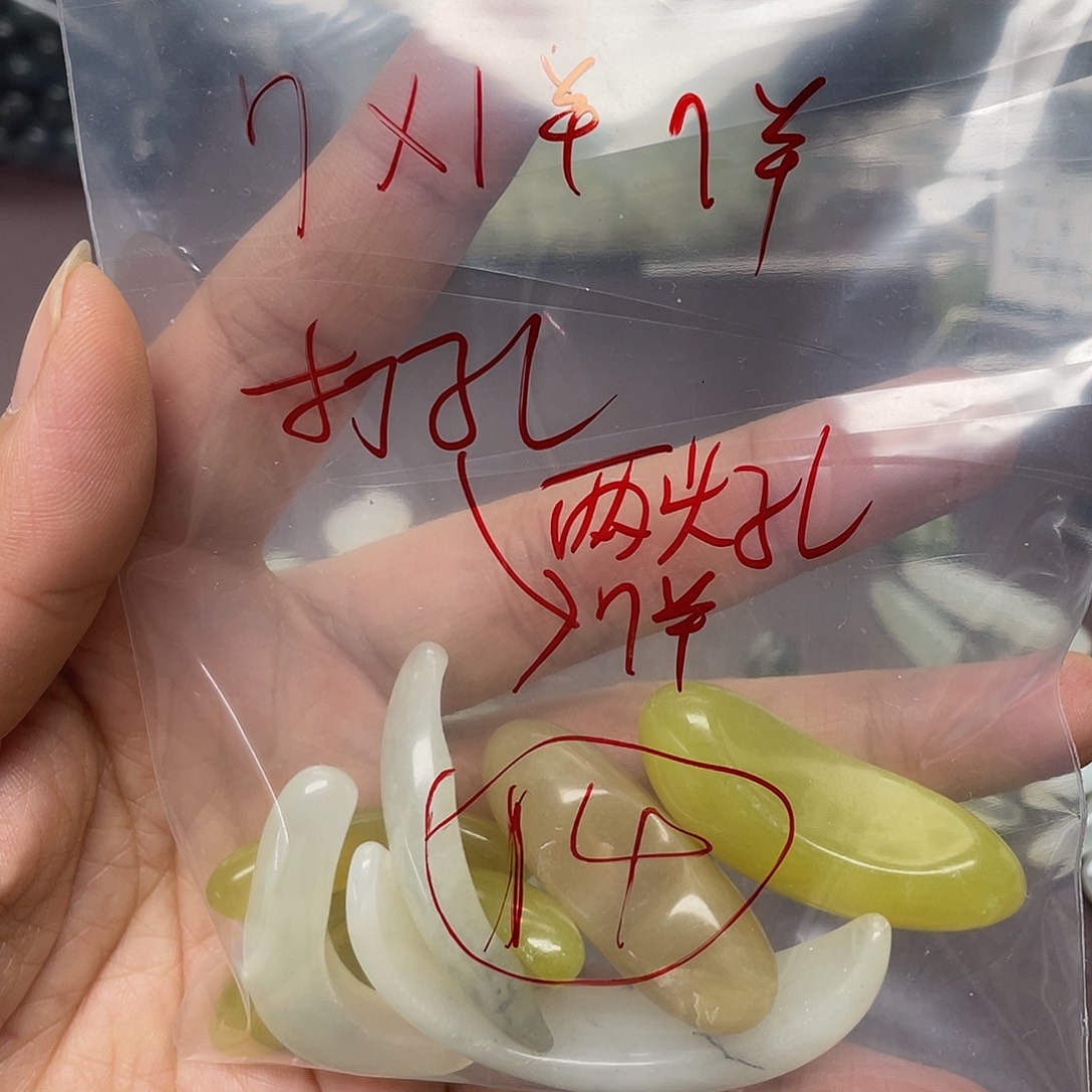 菲***鸟蛇纹石玉合金颈饰