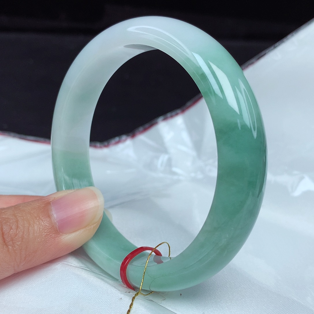 翡翠手镯未镶嵌59圈9235