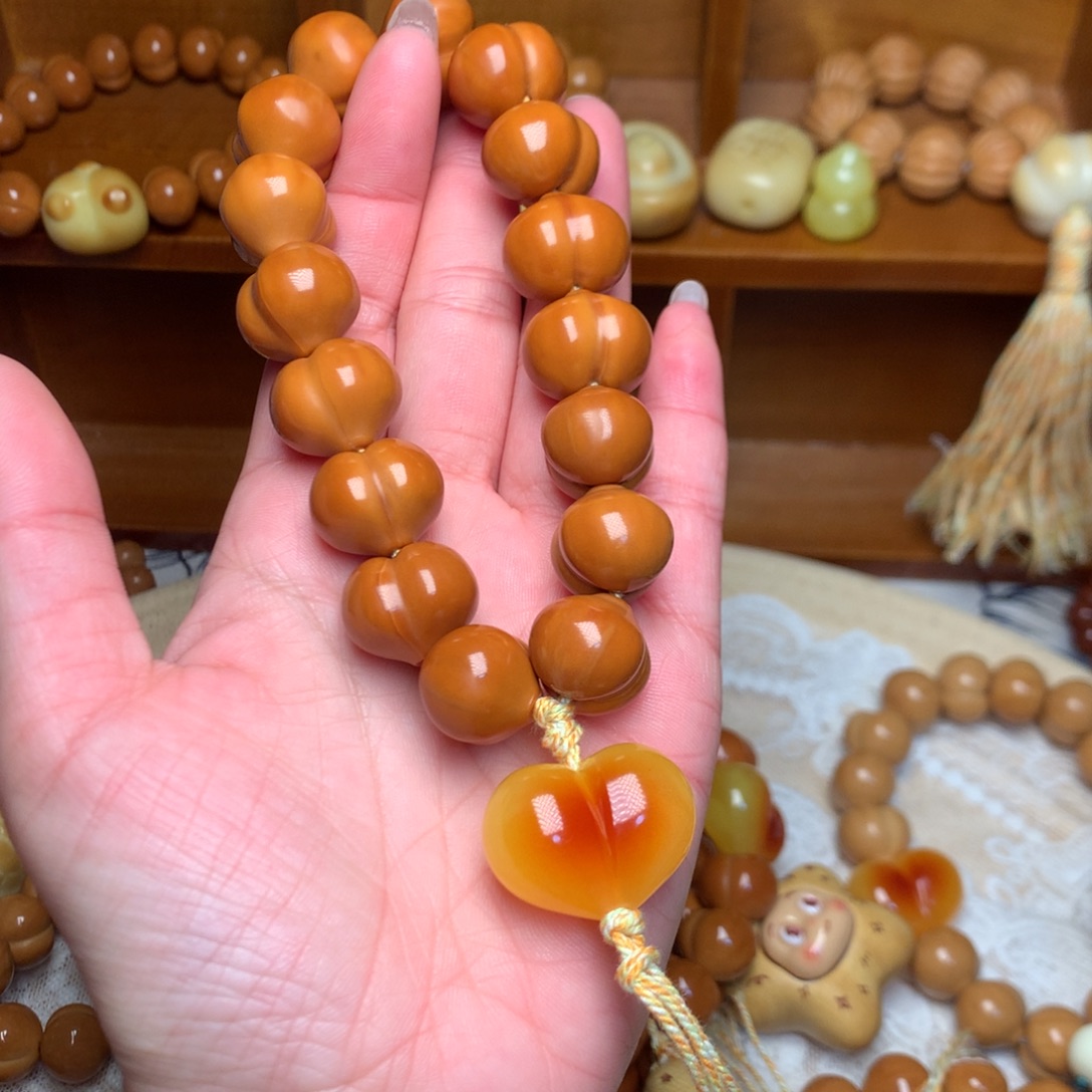 猴头核桃把件17玻璃底屁桃手持爱心