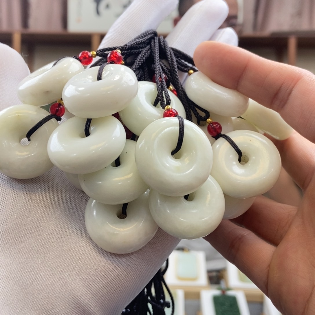 蛇纹石玉未镶嵌平安扣（多样性发一件