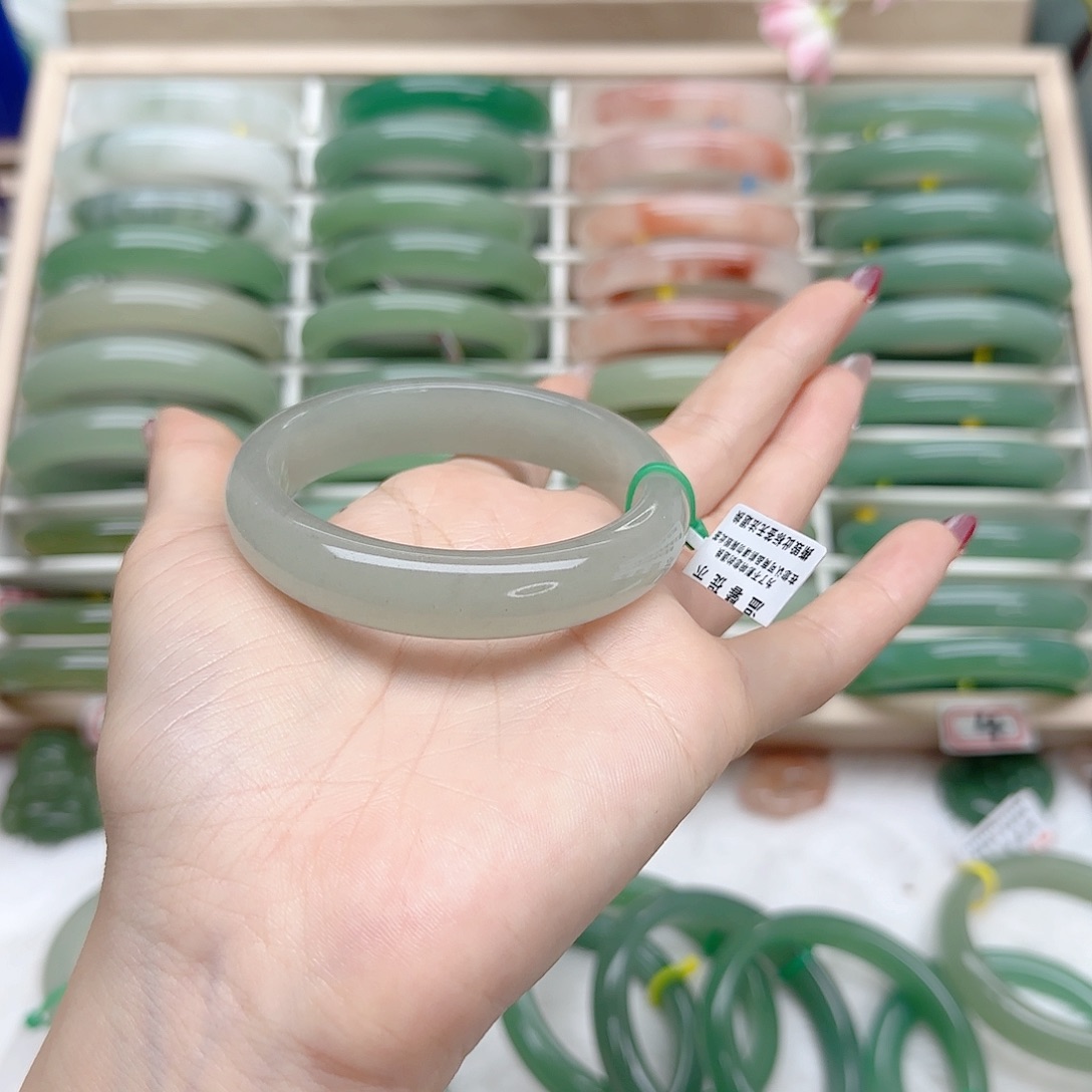 石英质玉手镯未镶嵌56口径