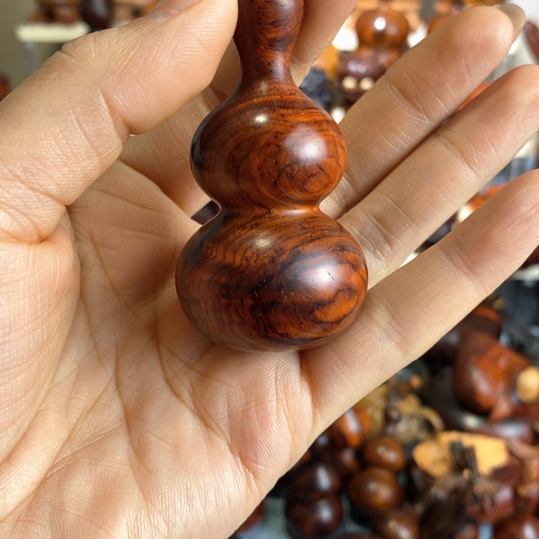 木汇**态微凹黄檀葫芦手把件