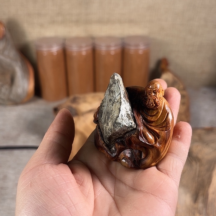 宴***贸崖柏崖柏包石达摩