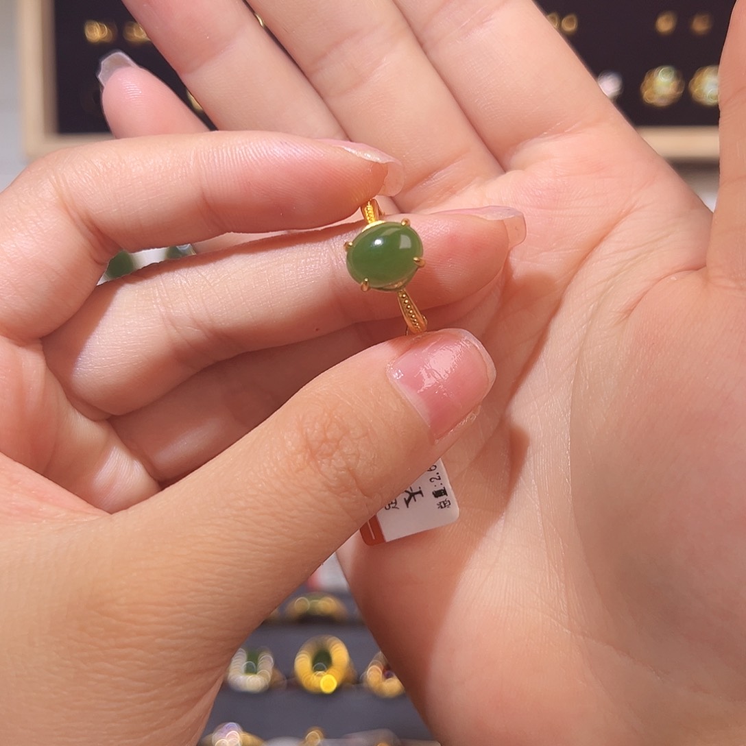 和田玉戒指足金镶嵌