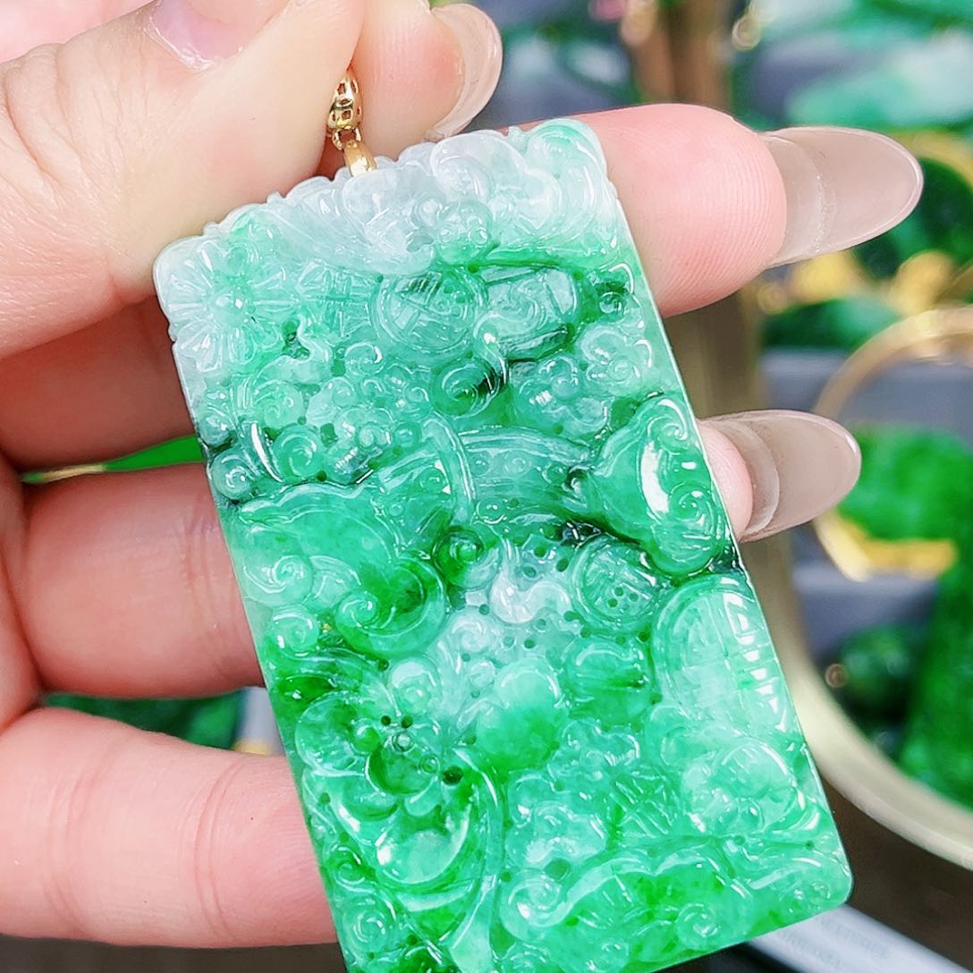 翡翠颈饰18K金镶嵌吊坠