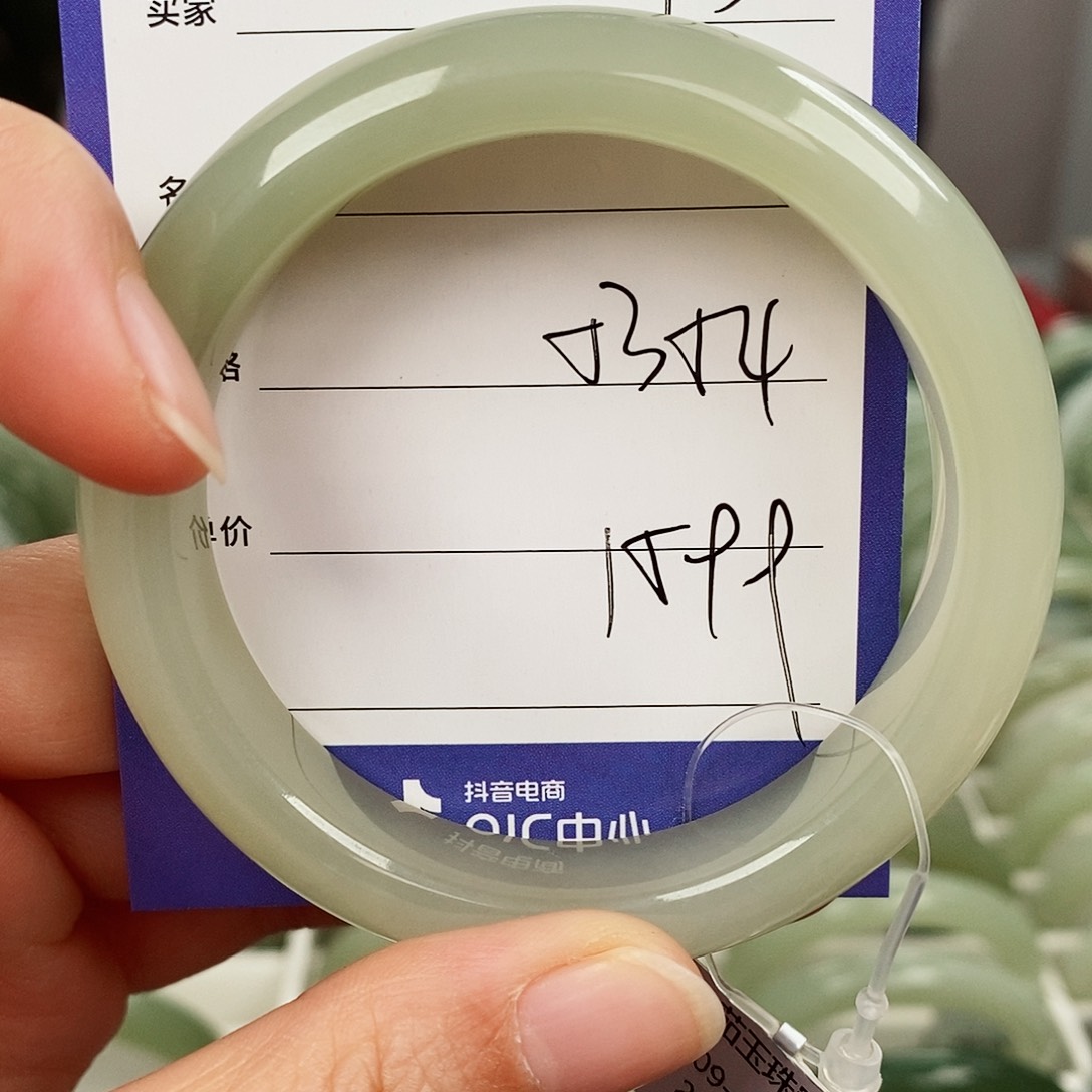 和田玉未镶嵌手镯微色差13