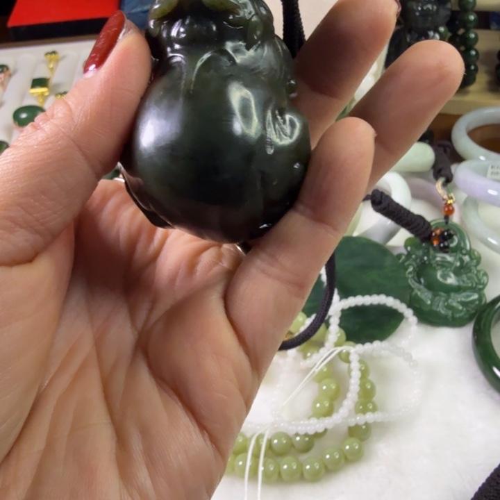 幸***在和田玉（糖玉）未镶嵌颈饰手把件貔貅