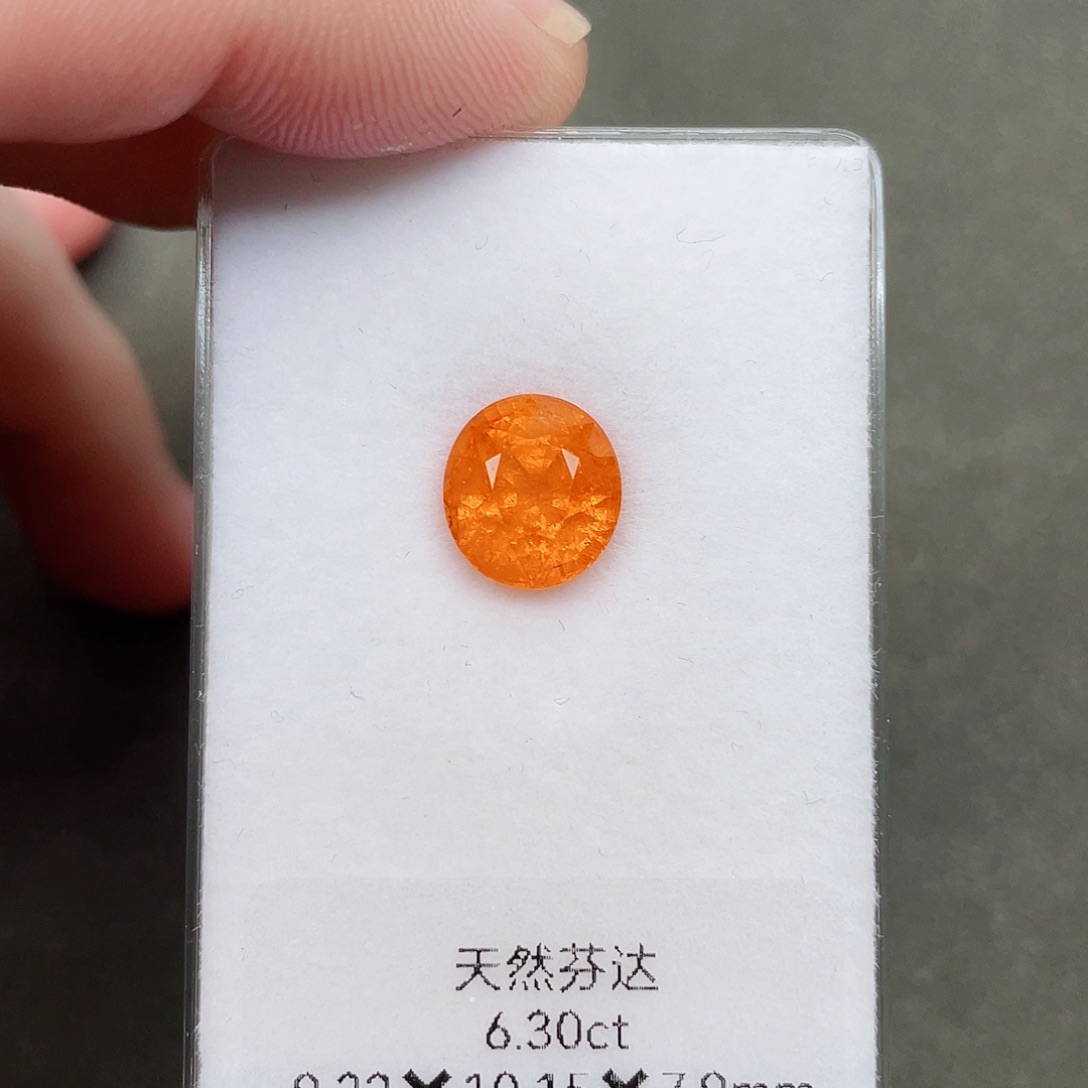 石榴石（芬达石）裸石未镶嵌6.3克拉