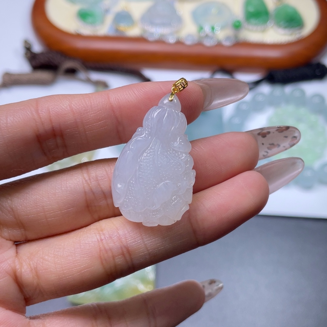 翡翠颈饰18K金镶嵌白菜