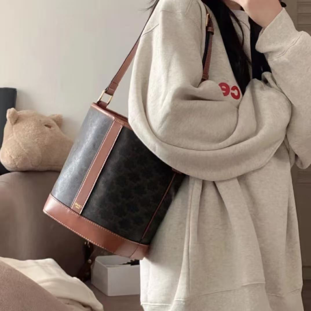 95新 Celine/思琳 御古屋/76551/水桶小号 22年