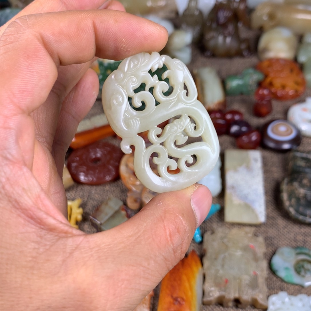 和田玉未镶嵌颈饰