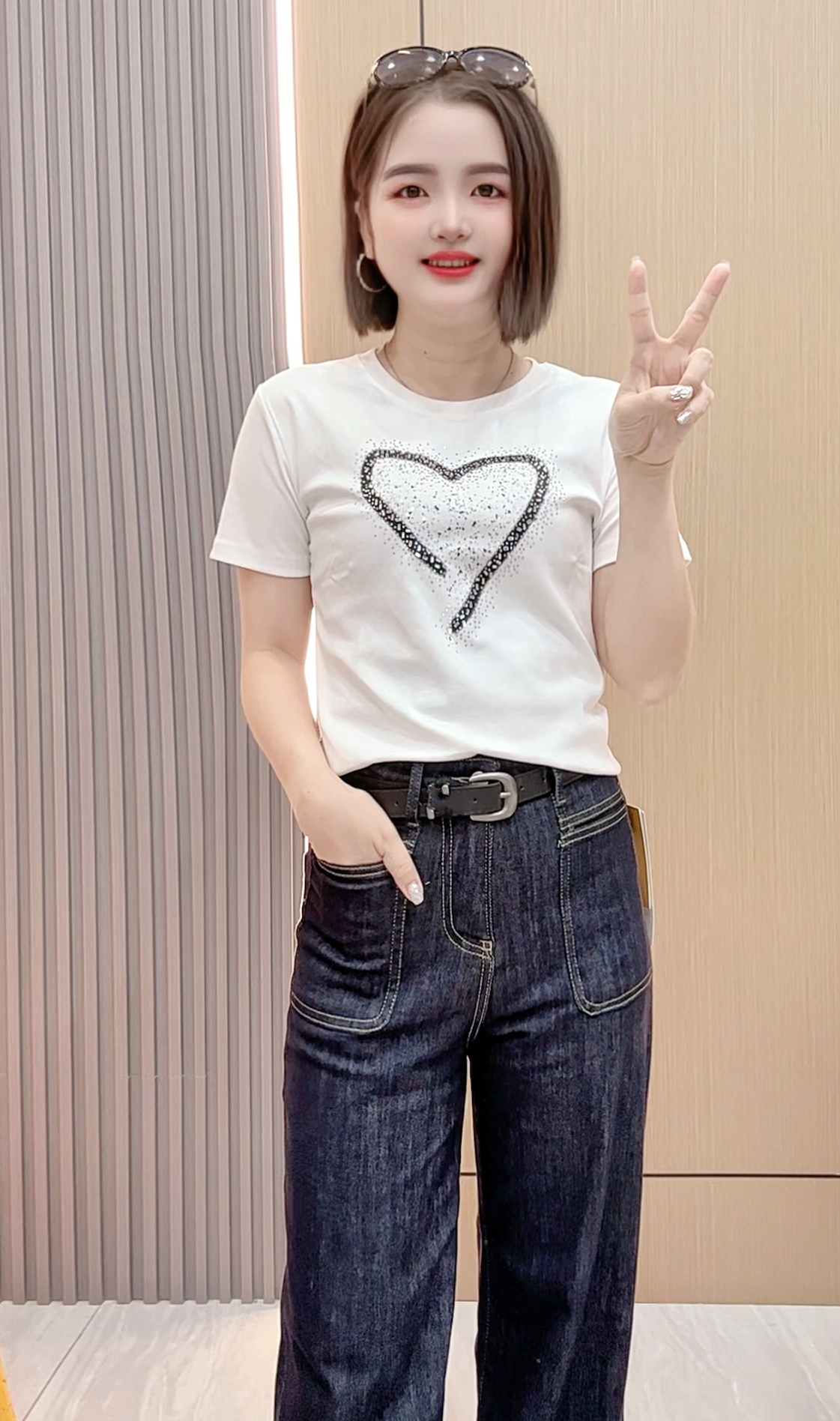 李米米 新款时尚修身显瘦爱心烫钻短袖T恤女