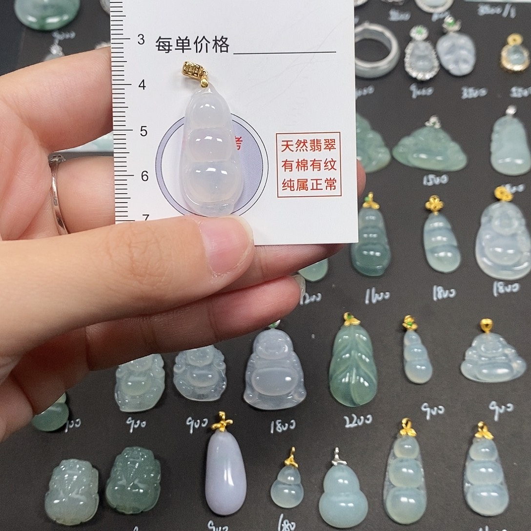 长***外翡翠18K金镶嵌颈饰