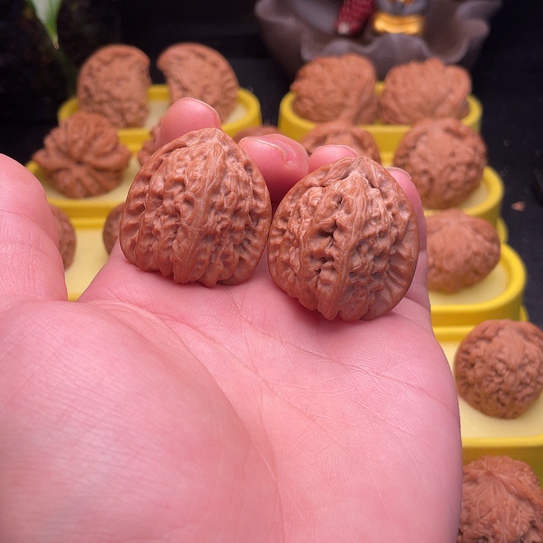 文玩核桃吊坠三角白35