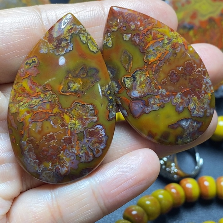 玛瑙/玉髓颈饰未镶嵌魑**魉