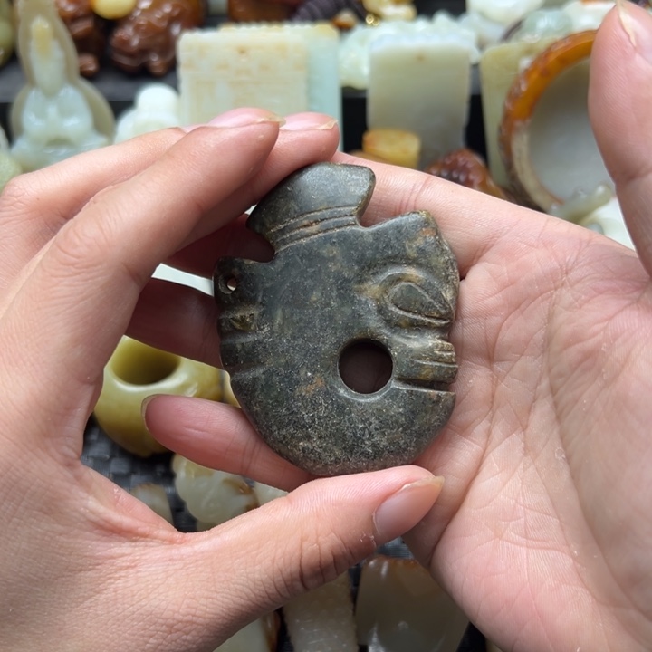 颈饰未镶嵌和田玉（糖玉）