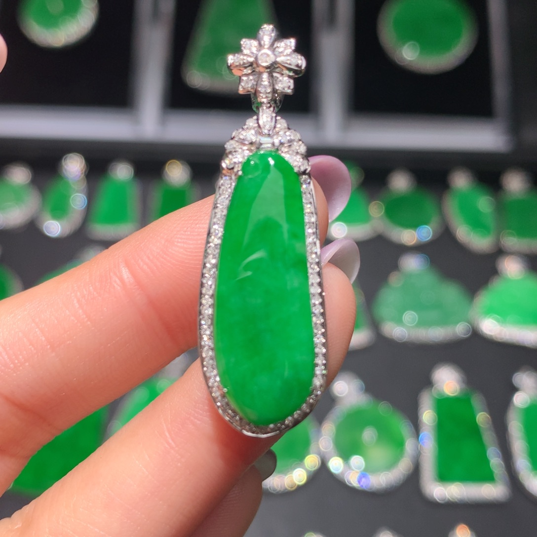 翡翠颈饰18K金镶嵌翡翠