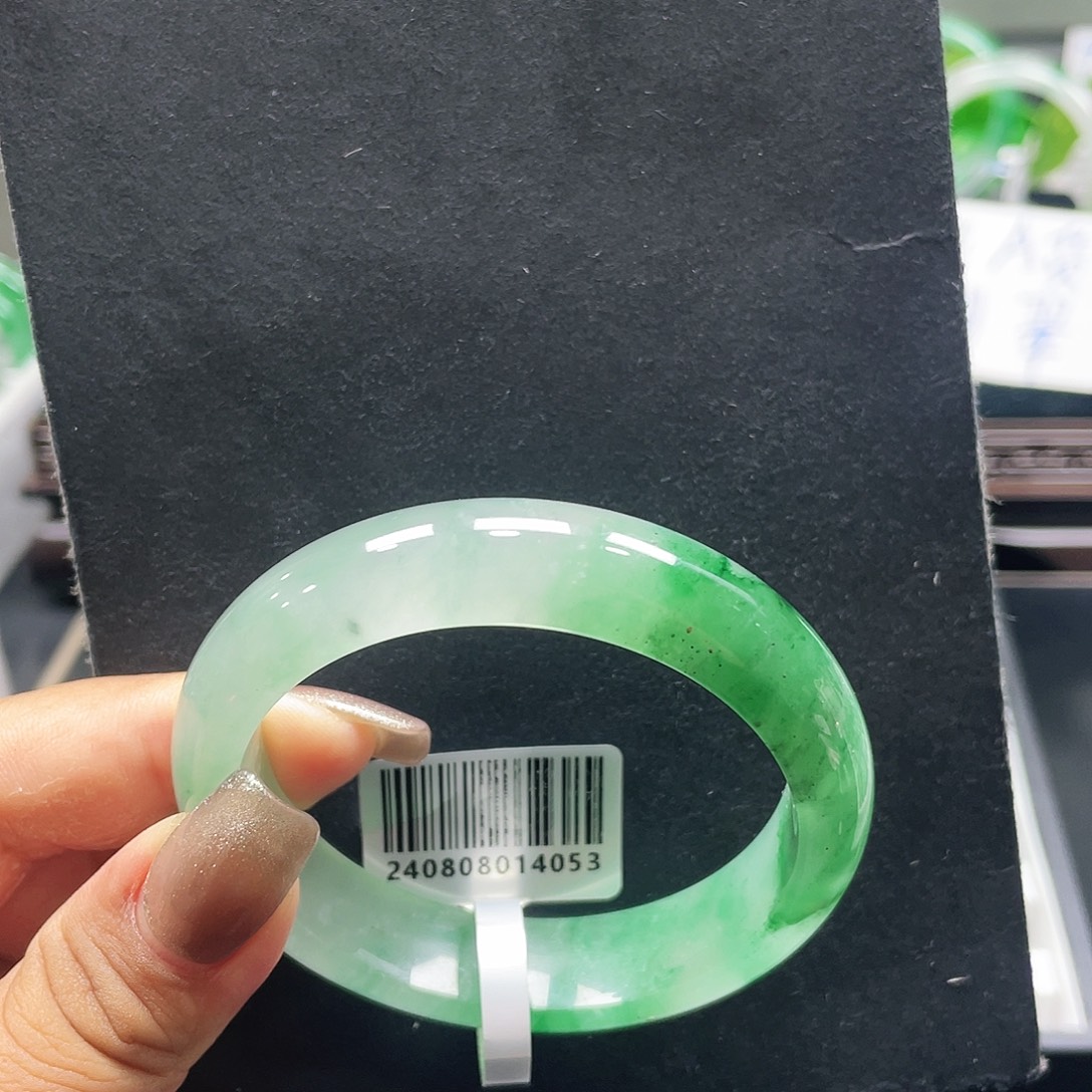 未镶嵌手镯石英质玉（非洲翠）