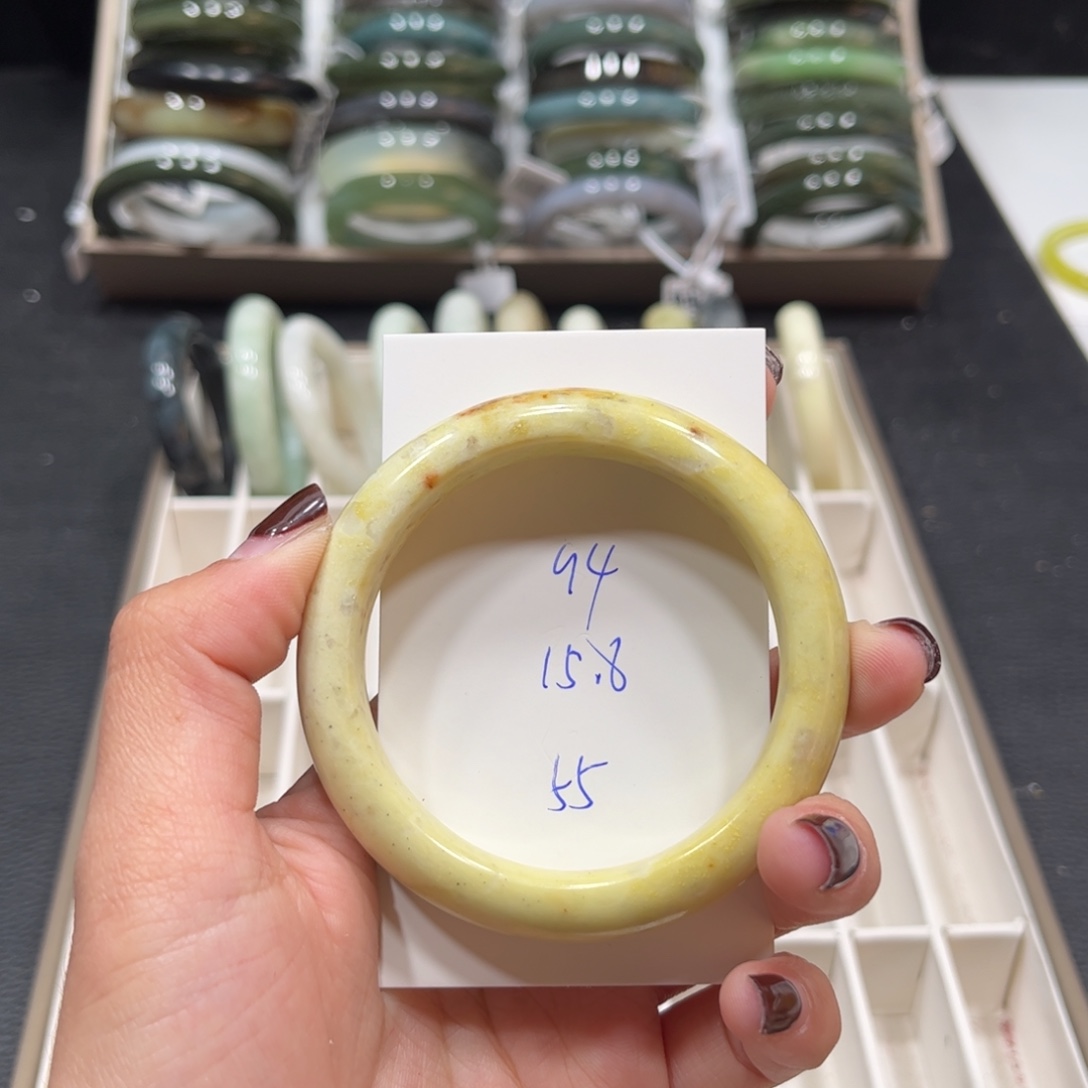 麻***儿蛇纹石玉未镶嵌手镯