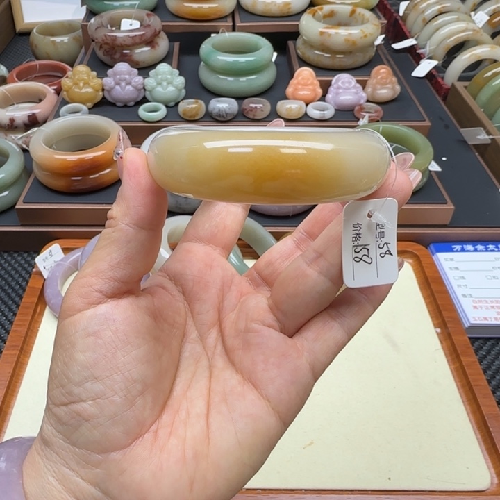 石英岩玉未镶嵌手镯