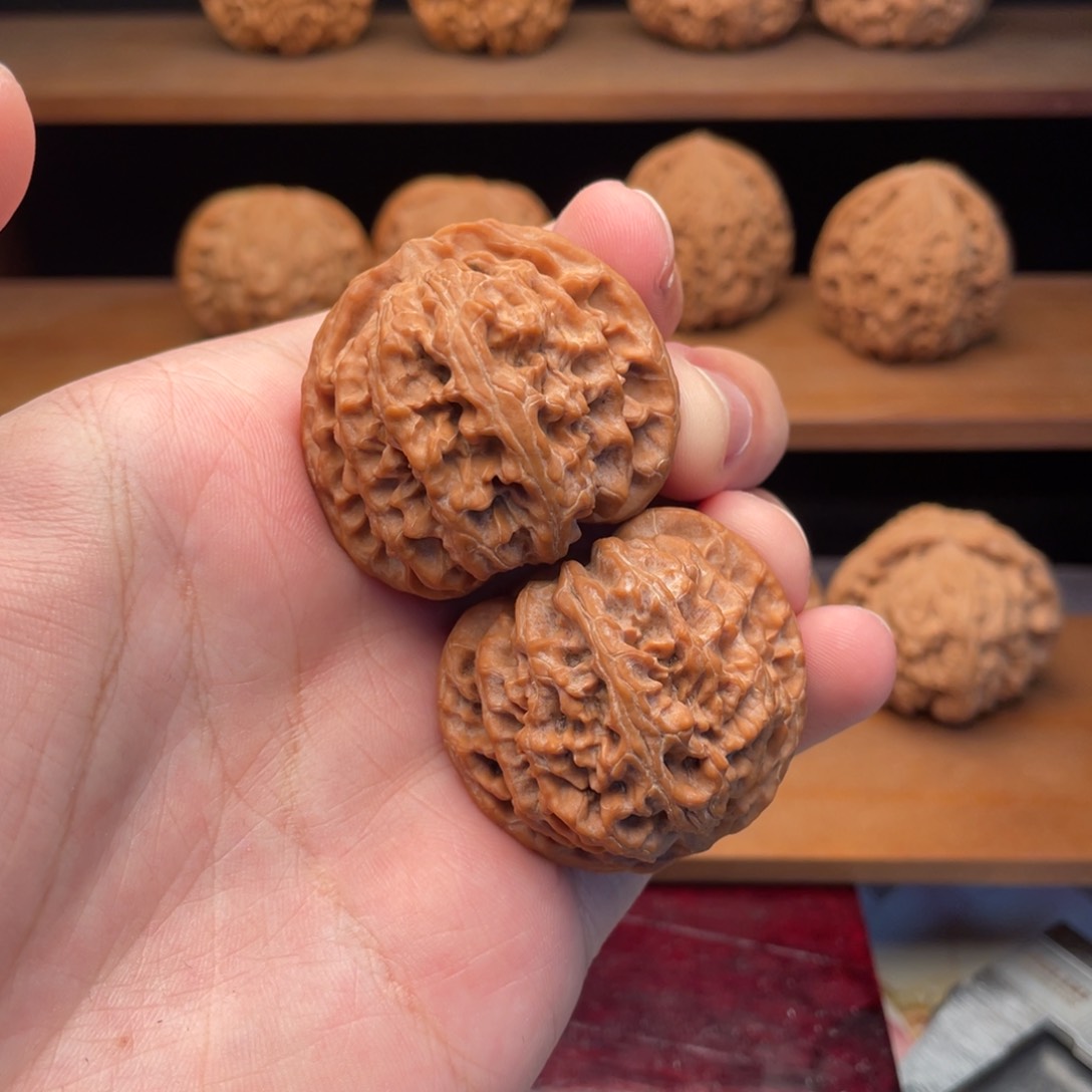 文玩核桃把件39原装红皮苹果园