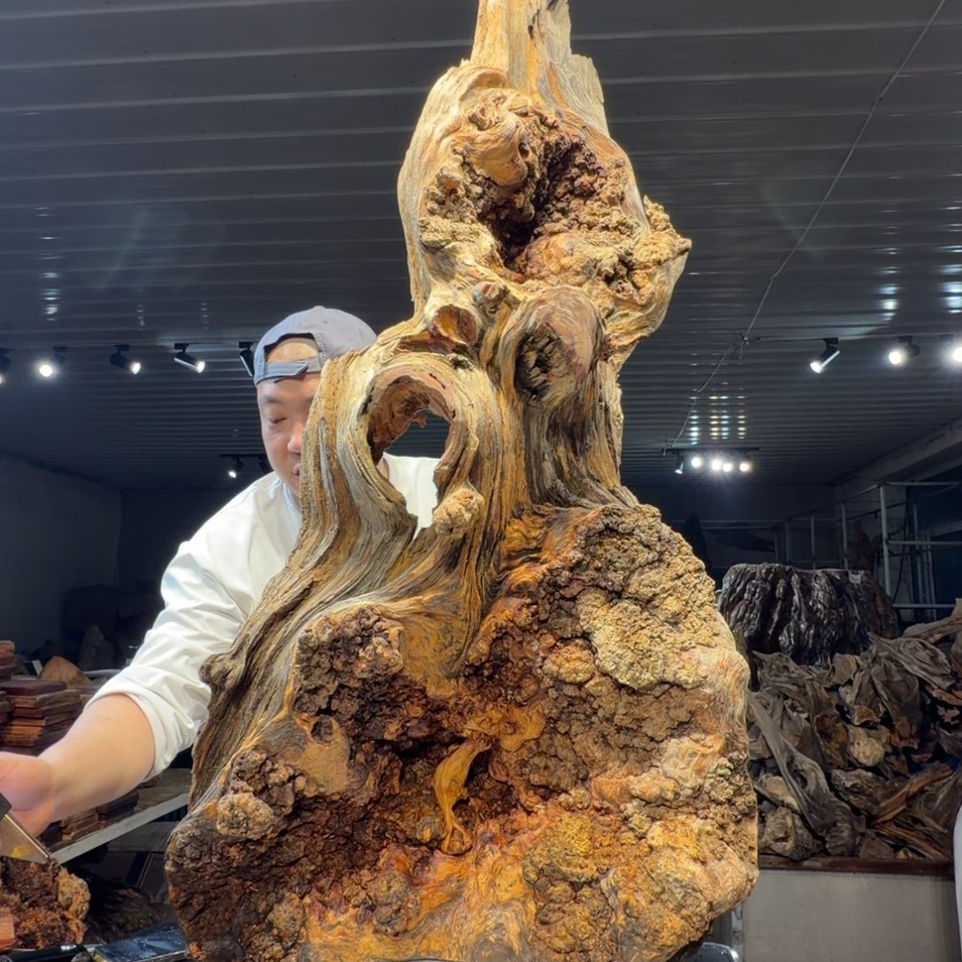 硬***理木王一刀琥珀木摆件186